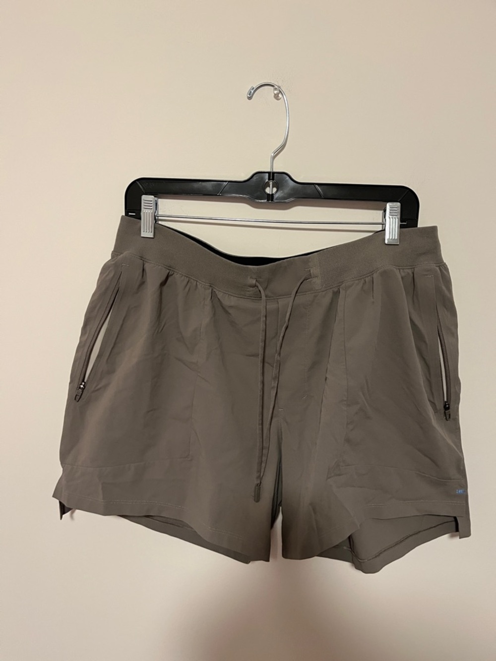 Men’s LULULEMON Athletic Drawstring Shorts - Taupe